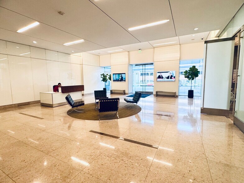 12301 Wilshire Blvd, Los Angeles, CA à louer - Photo de l’immeuble – Image 2 sur 6