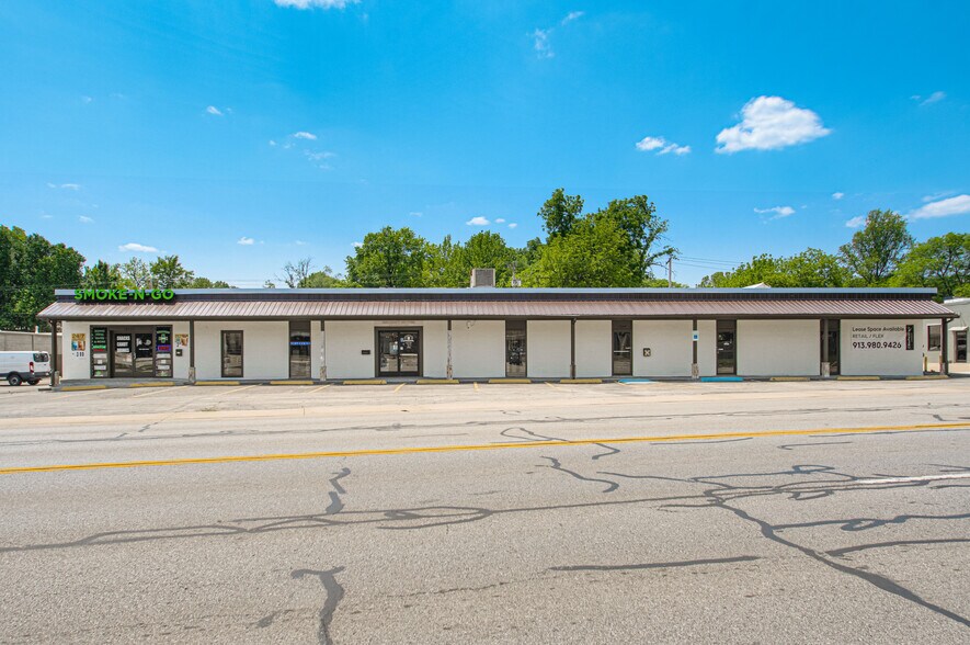 12119 Johnson Dr, Shawnee, KS à vendre - Photo principale – Image 1 sur 20