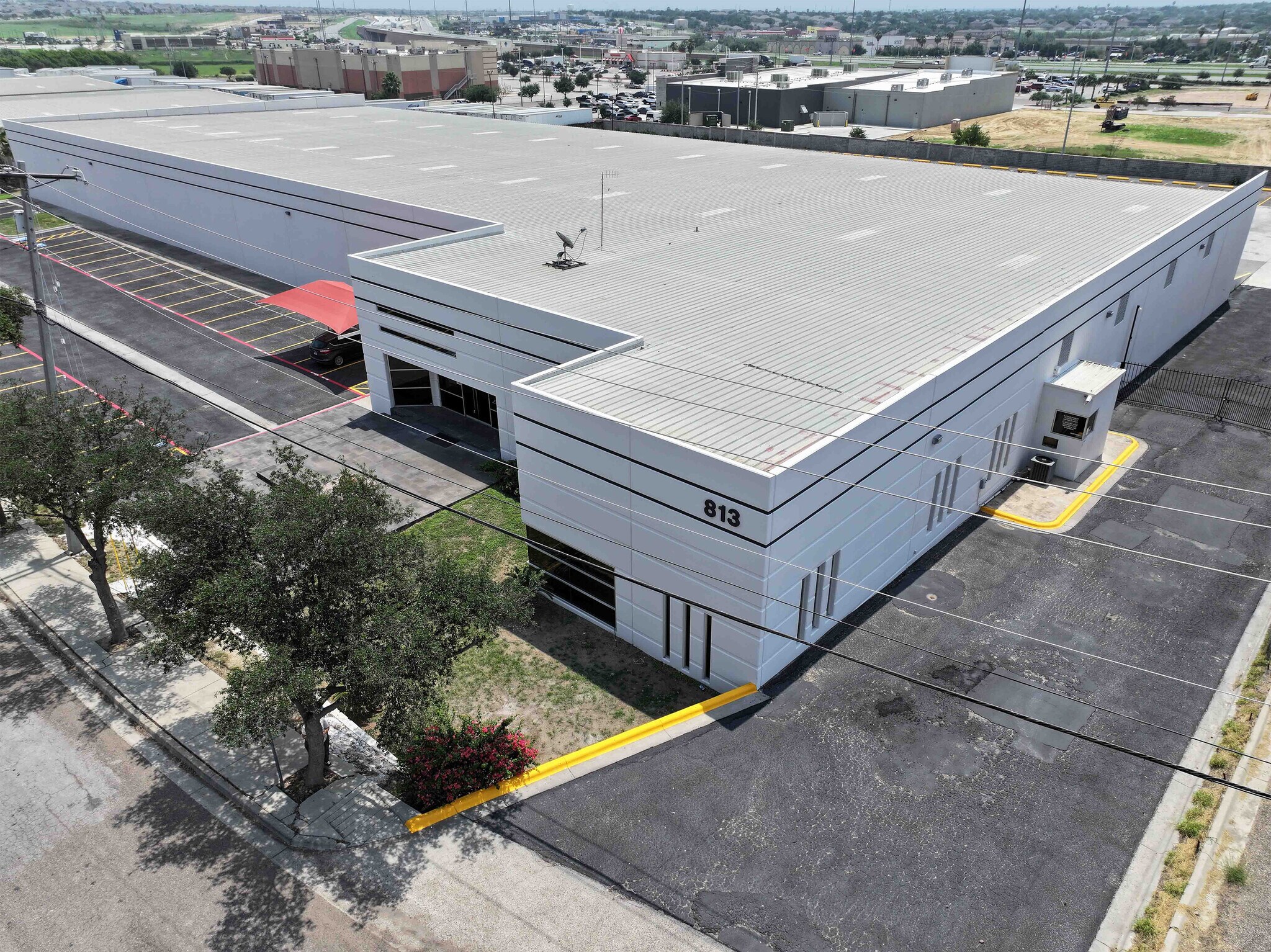 813 Nafta Blvd, Laredo, TX à louer Photo principale– Image 1 sur 8