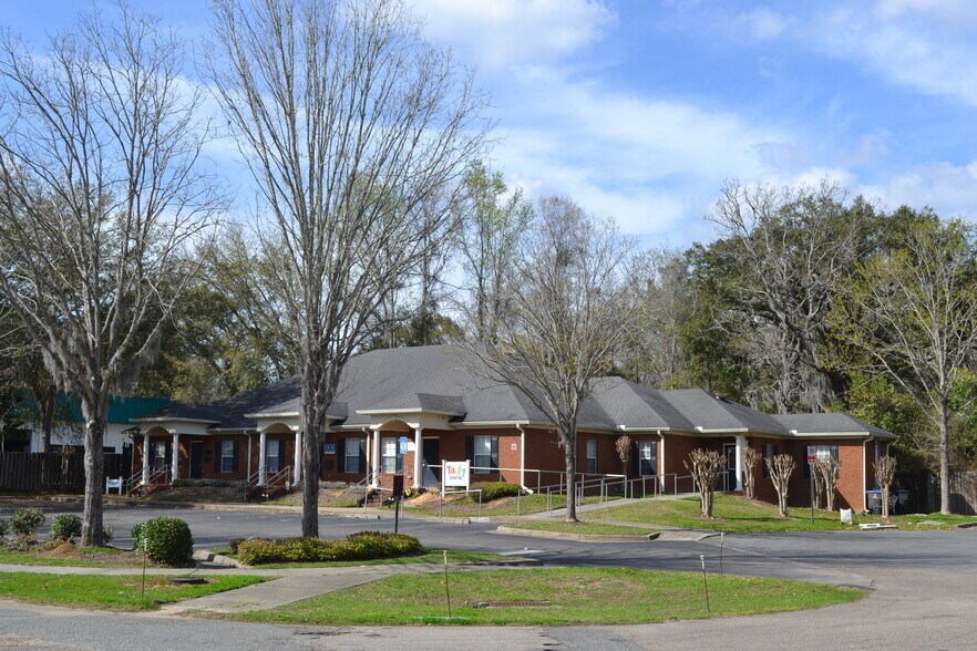 2301 Capital Cir NE, Tallahassee, FL à louer - Photo principale – Image 1 sur 17