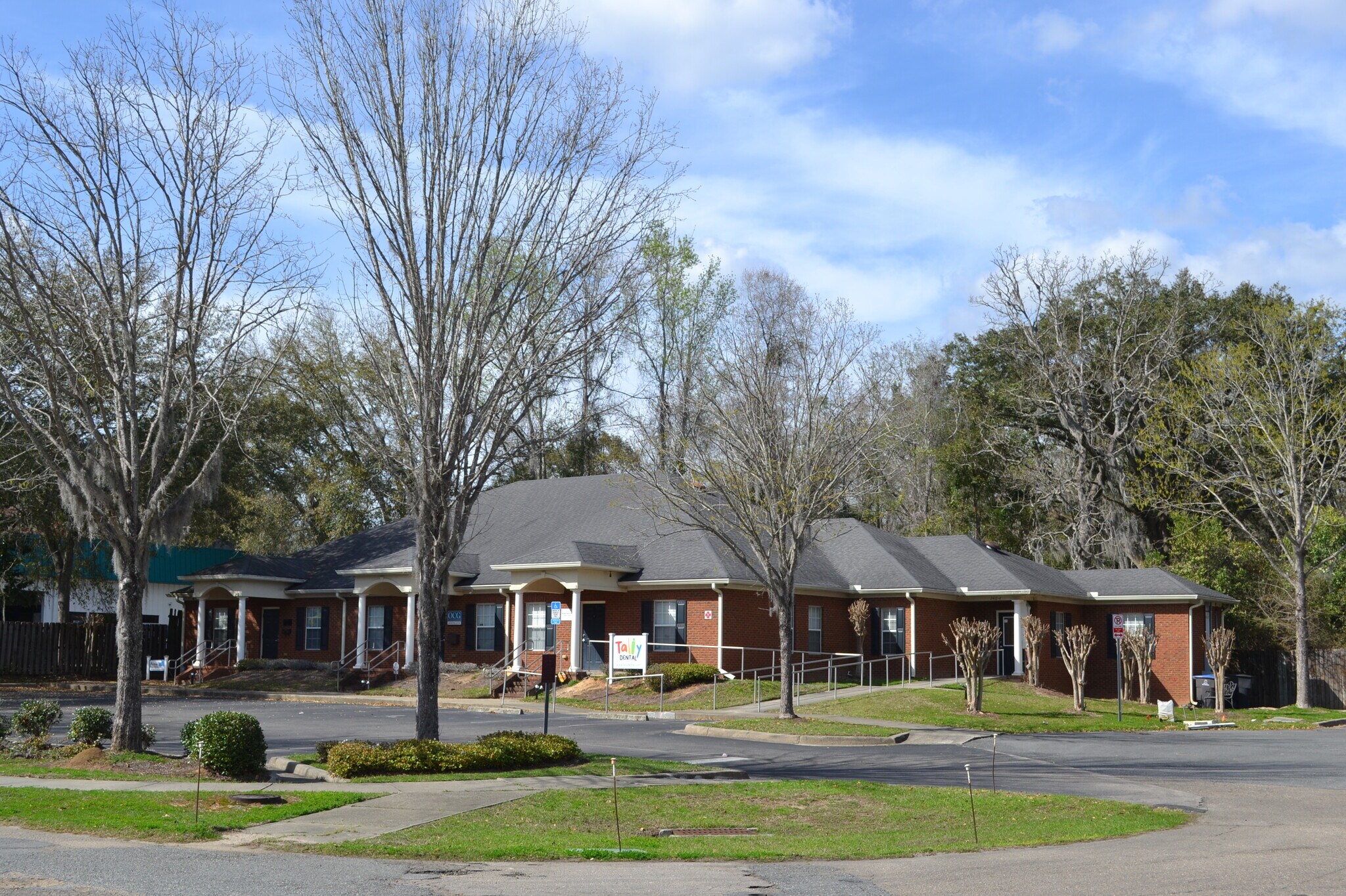 2301 Capital Cir NE, Tallahassee, FL à louer Photo de l’immeuble– Image 1 sur 18