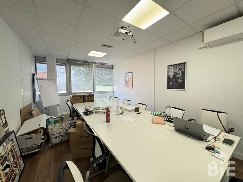 Bureau dans Bruges à louer - Photo de l’immeuble – Image 3 sur 4