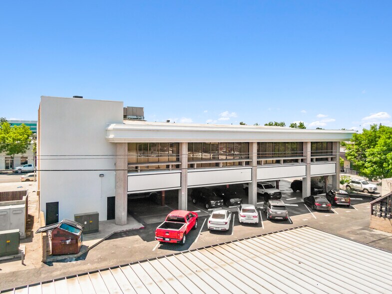 520 W Main St, Visalia, CA à louer - Photo de l’immeuble – Image 3 sur 6