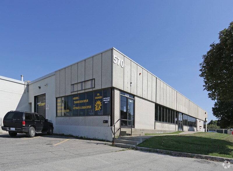 570 Clarke Rd, London, ON à louer - Photo de l’immeuble – Image 2 sur 2