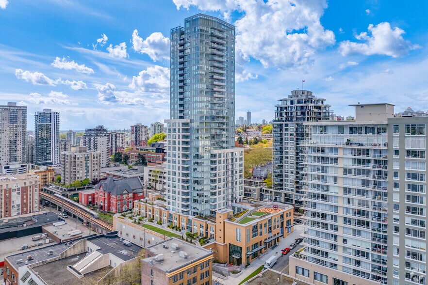 42 Sixth St, New Westminster, BC à vendre - Photo principale – Image 1 sur 6
