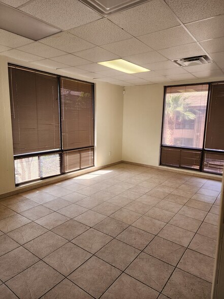 2720 E Thomas Rd, Phoenix, AZ à louer - Photo intérieure – Image 3 sur 17