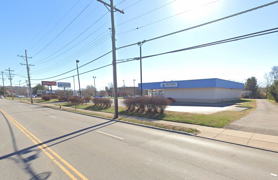 950 Lila Ave, Milford, OH à louer - Photo de l’immeuble – Image 2 sur 10