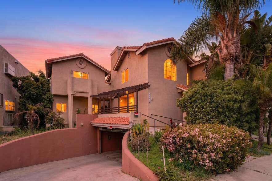 4930 W Point Loma Blvd, San Diego, CA à vendre - Photo principale – Image 1 sur 31