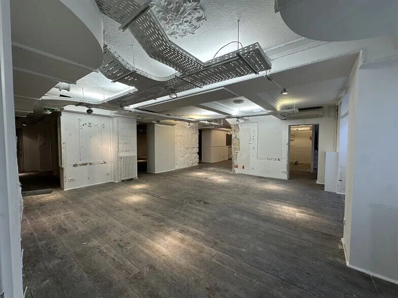 Local commercial dans Paris à louer - Photo de l’immeuble – Image 1 sur 5