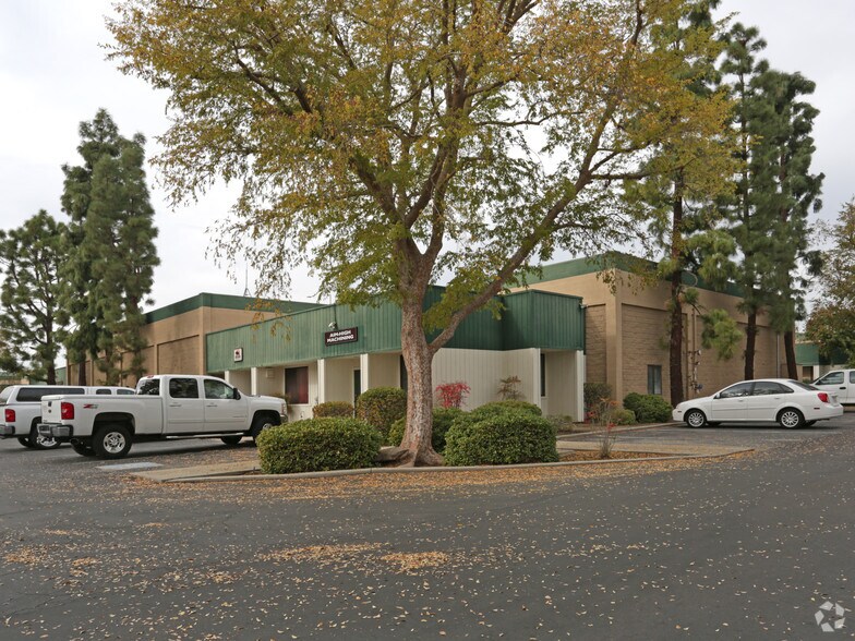 5744 E Shields Ave, Fresno, CA à louer - Photo de l’immeuble – Image 2 sur 3