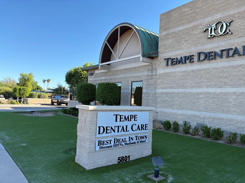 5801 S McClintock Dr, Tempe, AZ à louer - Photo de l’immeuble – Image 2 sur 12