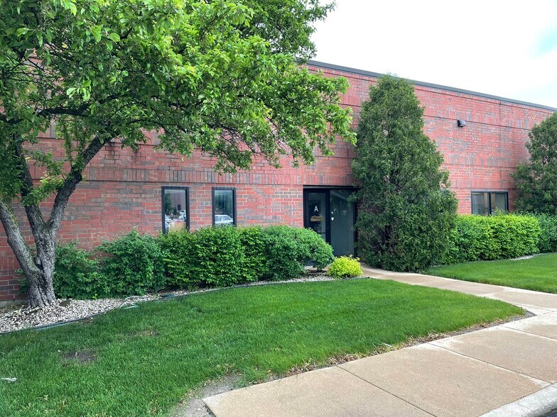 1016 Airpark Dr, Sugar Grove, IL à louer - Photo de l’immeuble – Image 1 sur 25