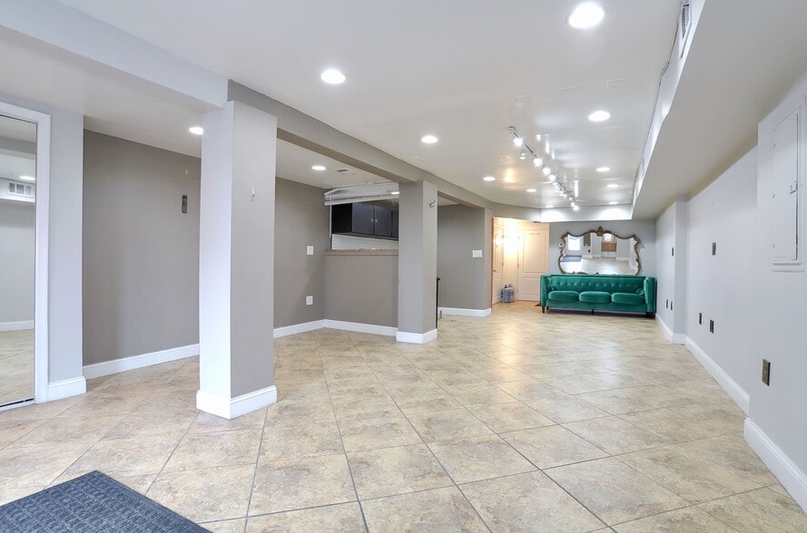 693 Bergen Ave, Jersey City, NJ à louer - Photo intérieure – Image 3 sur 19