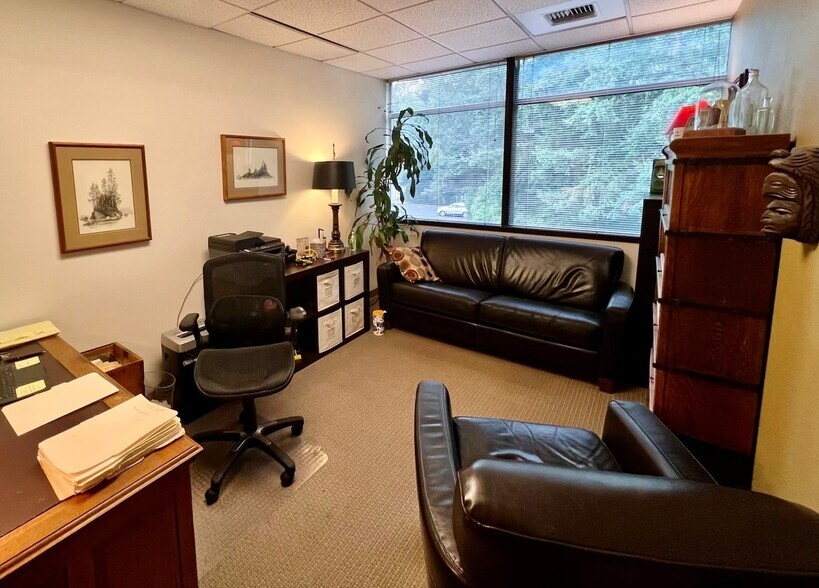17530 NE Union Hill Rd, Redmond, WA à vendre - Photo intérieure – Image 2 sur 9