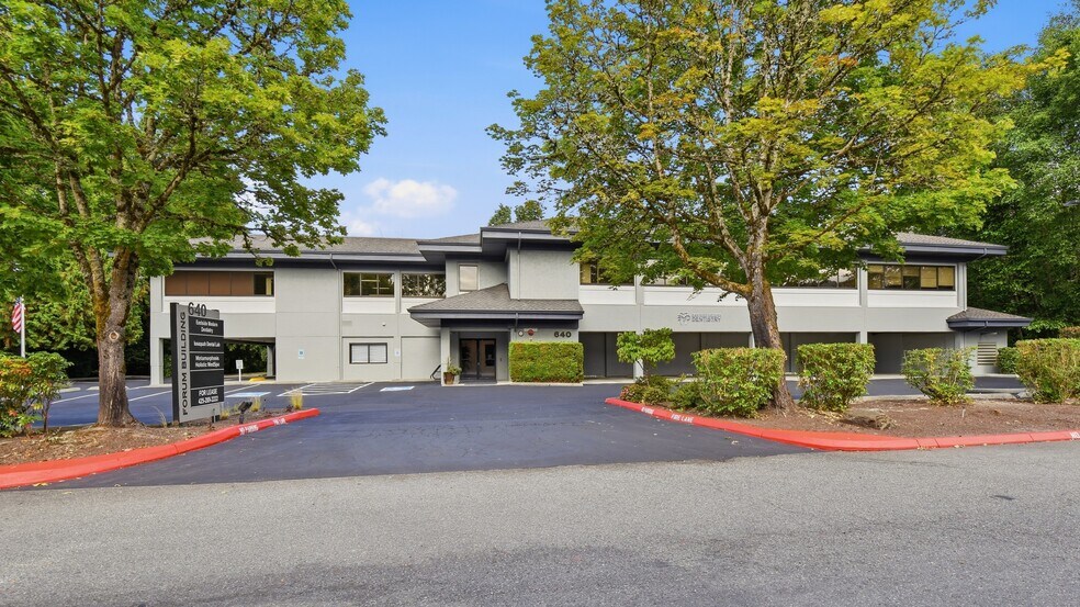 640 NW Gilman Blvd, Issaquah, WA à vendre - Photo de l’immeuble – Image 1 sur 8