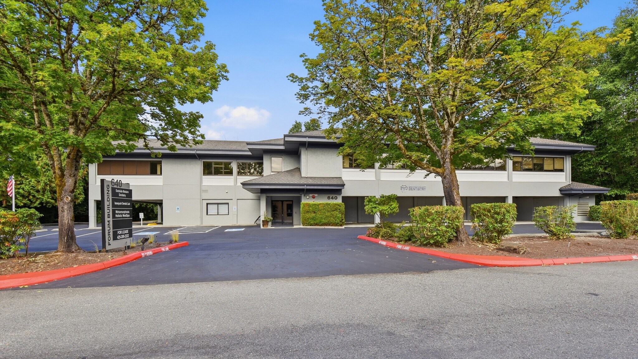640 NW Gilman Blvd, Issaquah, WA à vendre Photo de l’immeuble– Image 1 sur 9