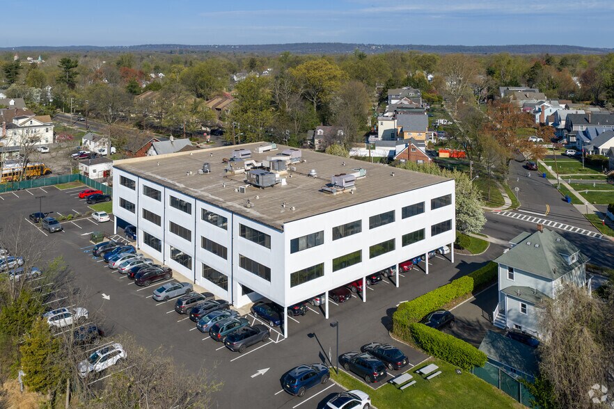 340 North Ave E, Cranford, NJ à louer - Photo de l’immeuble – Image 1 sur 11