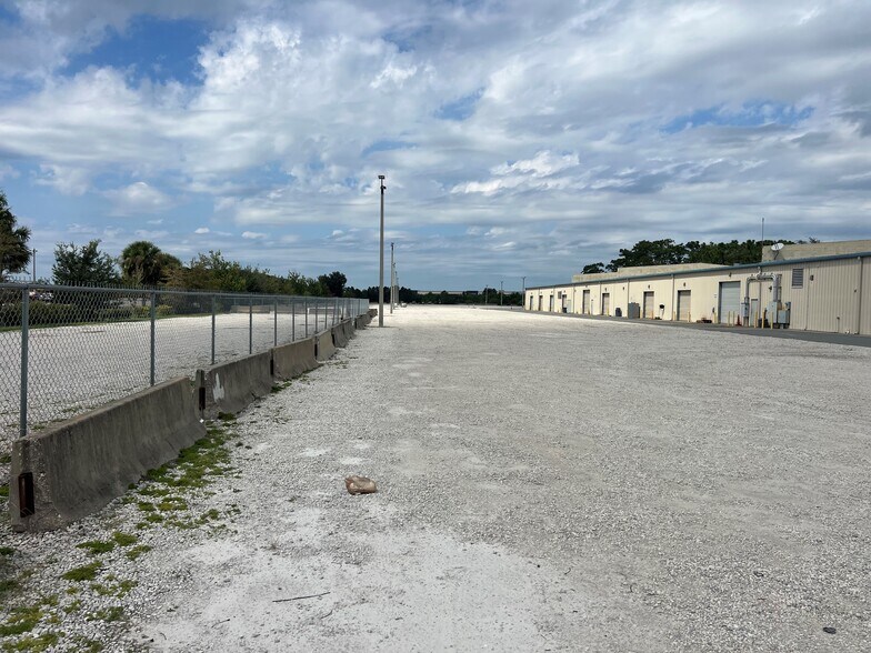 8301 McCoy Rd, Orlando, FL à louer - Photo de l’immeuble – Image 3 sur 6