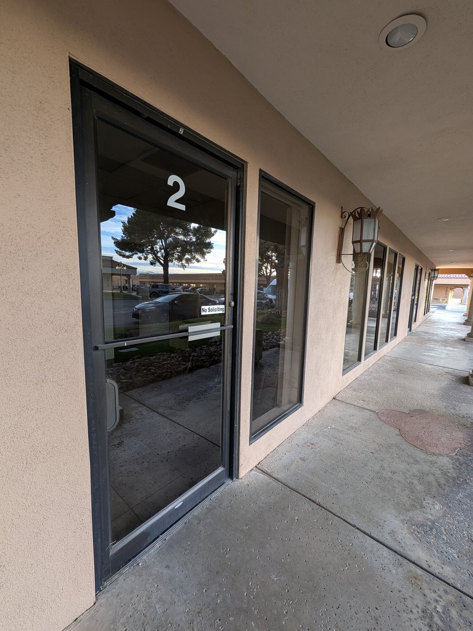 2470 Chandler Ave, Las Vegas, NV à louer Photo de l’immeuble– Image 1 sur 8