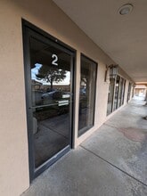 2470 Chandler Ave, Las Vegas, NV à louer Photo de l’immeuble– Image 1 sur 8