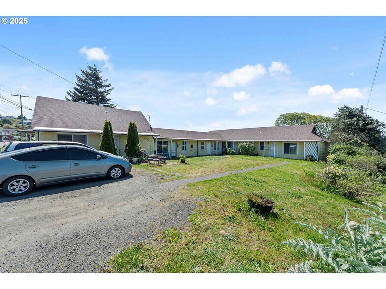 1900 Monroe St, North Bend, OR à vendre - Photo de l’immeuble – Image 2 sur 48