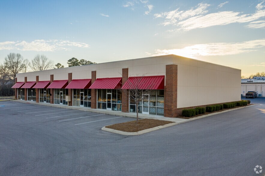 1221 N Commerce Ct, Columbia, TN à louer - Photo de l’immeuble – Image 2 sur 5
