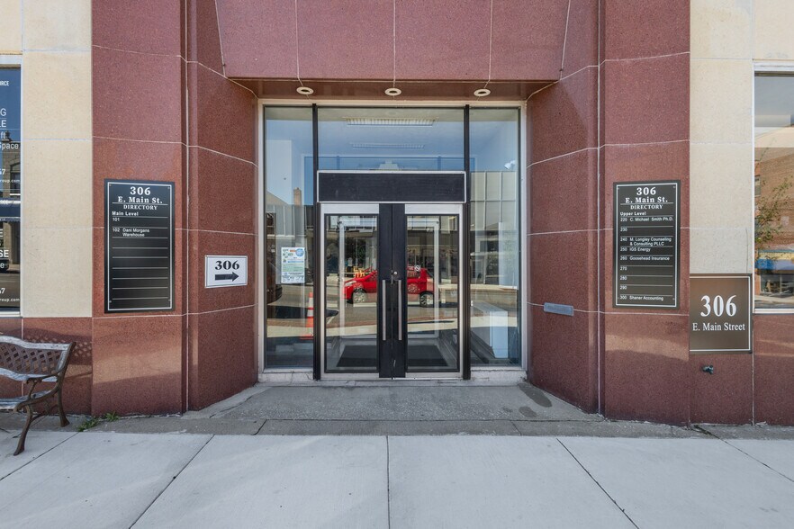 306 E Main St, Niles, MI à louer - Photo de l’immeuble – Image 1 sur 8