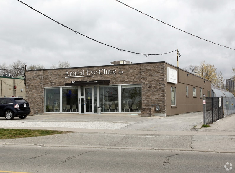 150 Norseman St, Toronto, ON à louer - Photo principale – Image 1 sur 2
