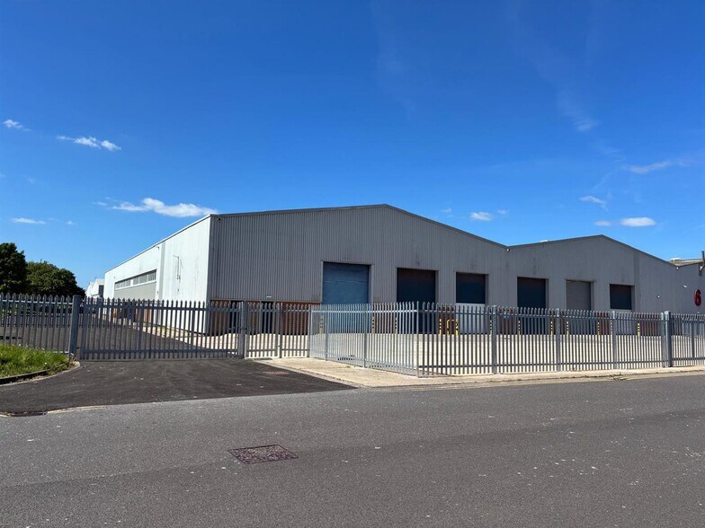 4-5 Horsefair Rd, Bridgend à louer - Photo de l’immeuble – Image 3 sur 9
