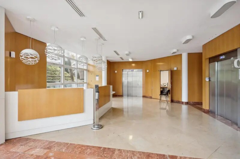 1 Rue Jacques Henri Lartigue, Issy-les-Moulineaux à louer - Hall d’entrée – Image 3 sur 12