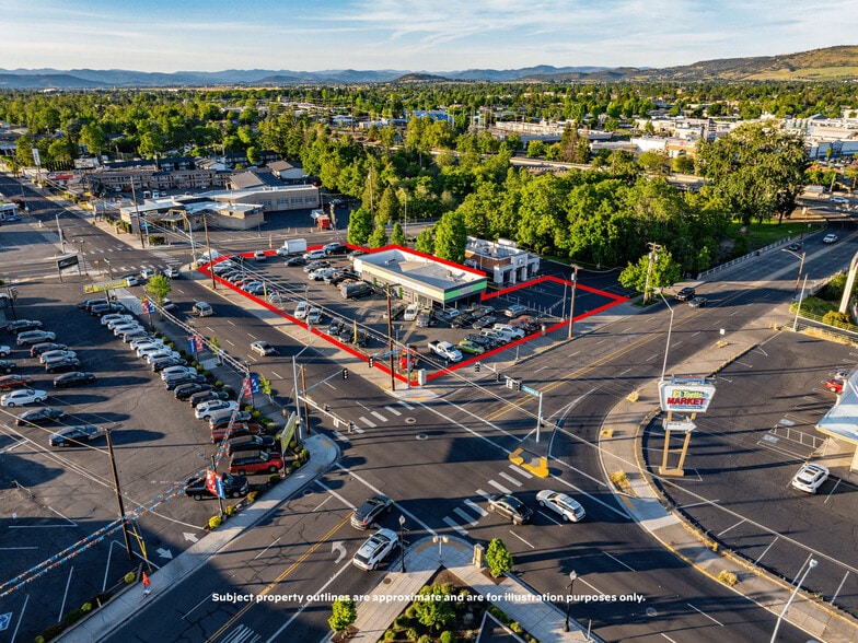 348 N Riverside Ave, Medford, OR à louer - Photo principale – Image 1 sur 39
