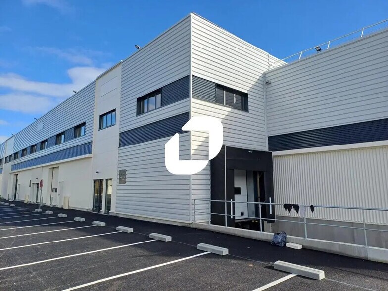 Local d’activités dans Saint-Aignan-Grandlieu à louer - Photo de l’immeuble – Image 3 sur 14