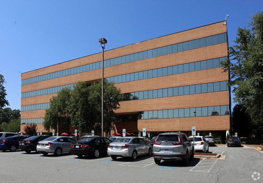 799 Hanes Mall Blvd, Winston-Salem, NC à louer - Photo de l’immeuble – Image 3 sur 14