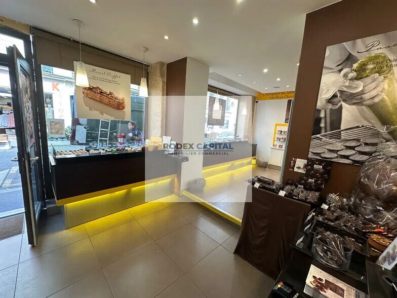 Local commercial dans Paris à louer - Photo de l’immeuble – Image 2 sur 8