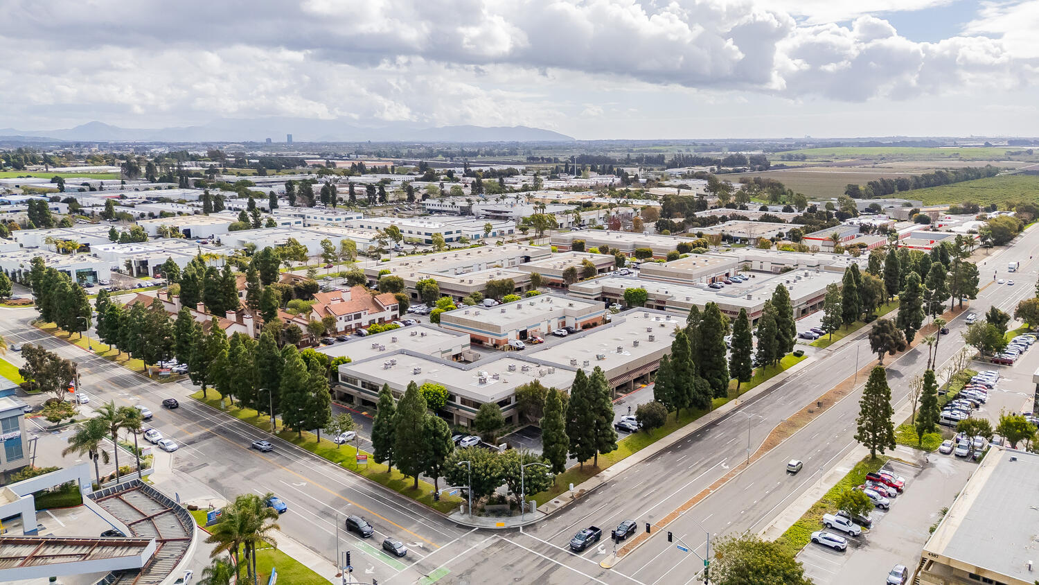 4572 Telephone Rd, Ventura, CA à louer Photo principale– Image 1 sur 49