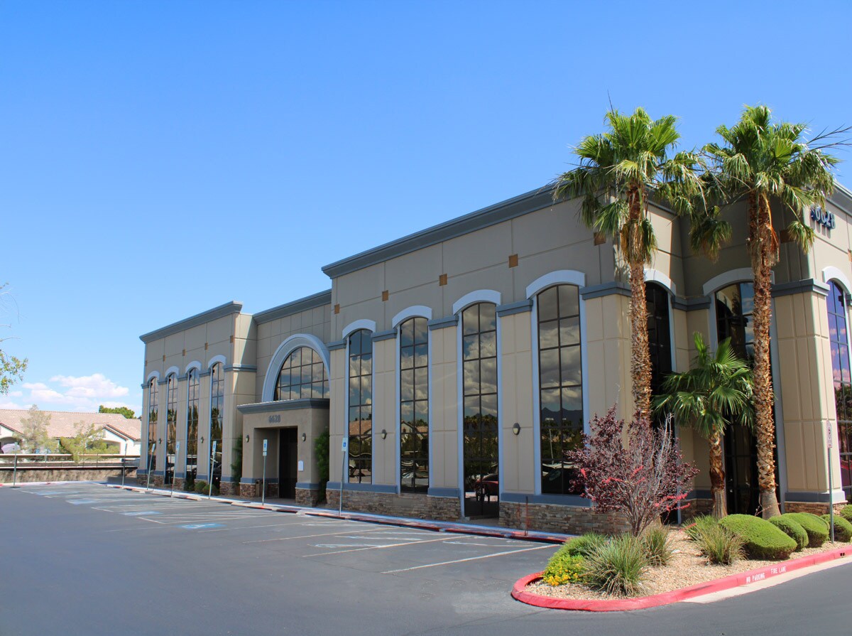 6628 Sky Pointe Dr, Las Vegas, NV à louer Photo de l’immeuble– Image 1 sur 23