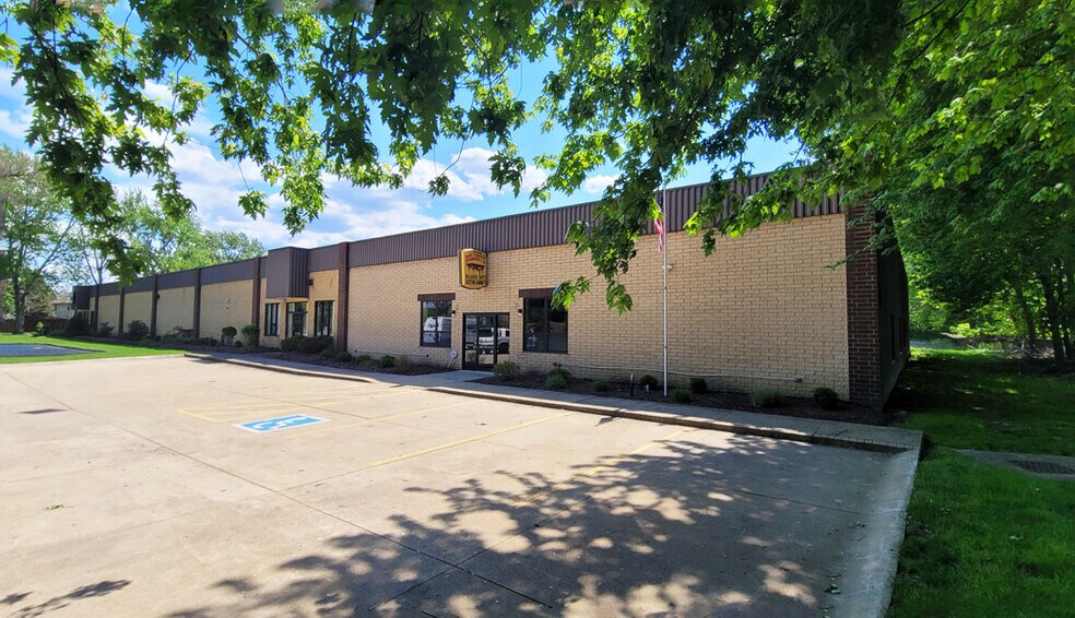 950 Erie Rd, Eastlake, OH à vendre - Photo de l’immeuble – Image 3 sur 9