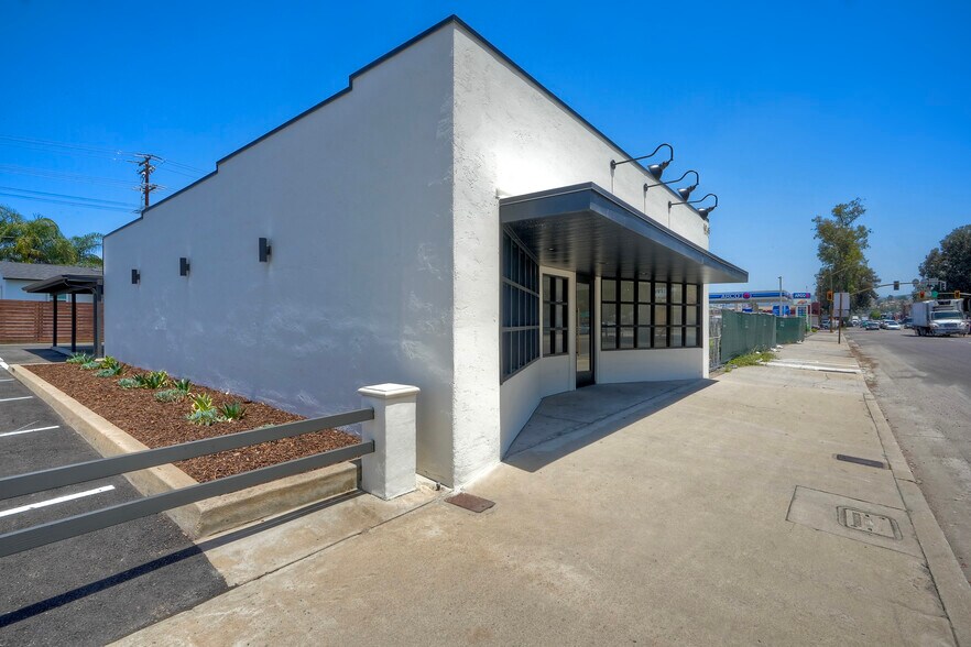 1045 Main St, Ramona, CA à vendre - Photo de l’immeuble – Image 2 sur 47
