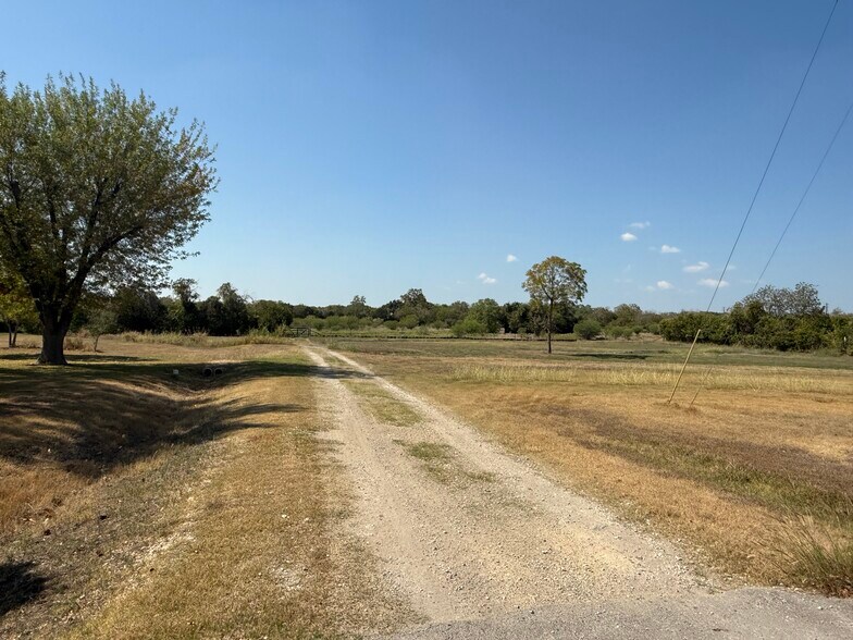 Scott St, Kyle, TX à vendre - Photo de l’immeuble – Image 2 sur 11