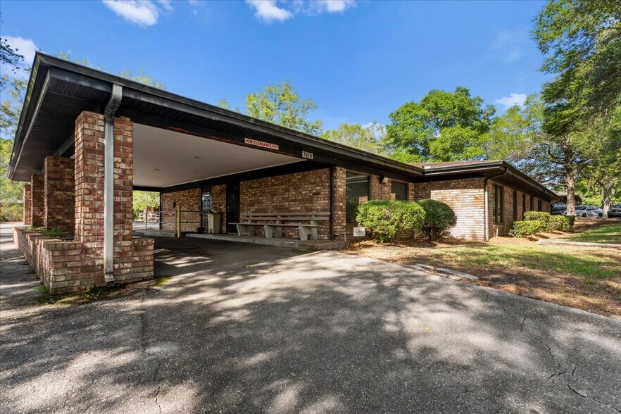 7019 NW 11th Pl, Gainesville, FL à louer - Photo de l’immeuble – Image 3 sur 13