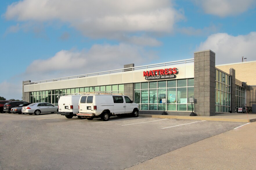 10200-10236 L St, Omaha, NE à louer - Photo de l’immeuble – Image 3 sur 4