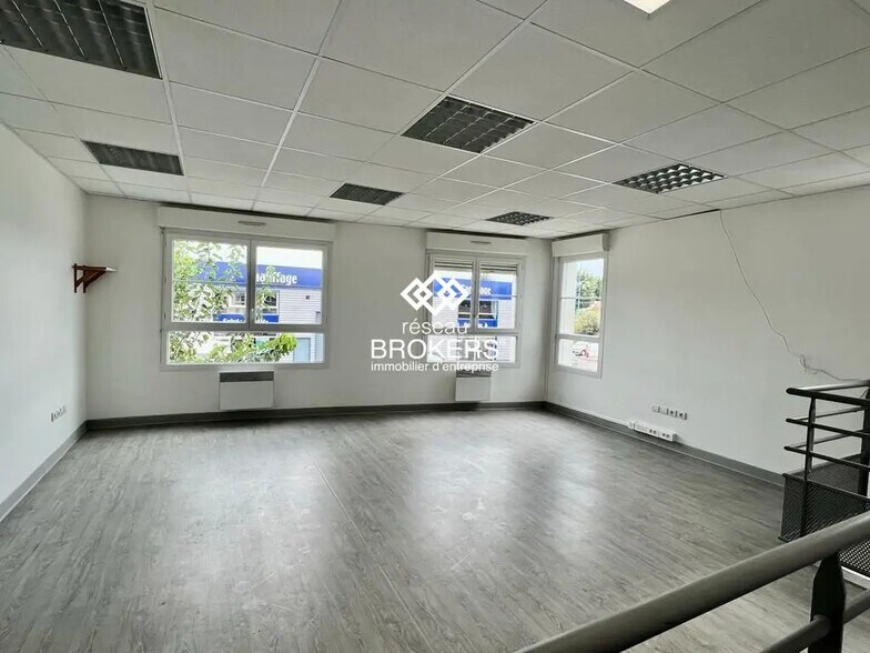 Bureau dans Chambly à louer - Photo intérieure – Image 2 sur 2