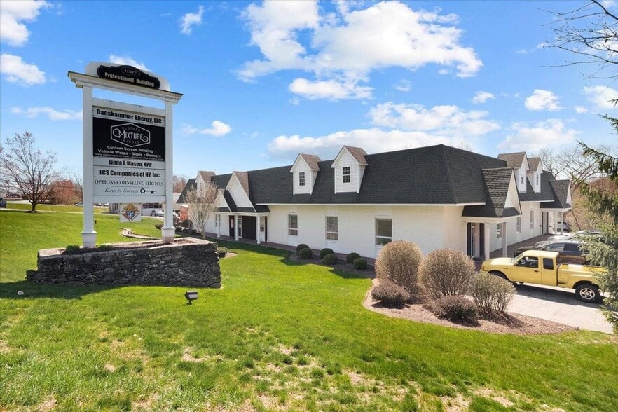 1607 Route 300, Newburgh, NY à louer - Photo de l’immeuble – Image 1 sur 7
