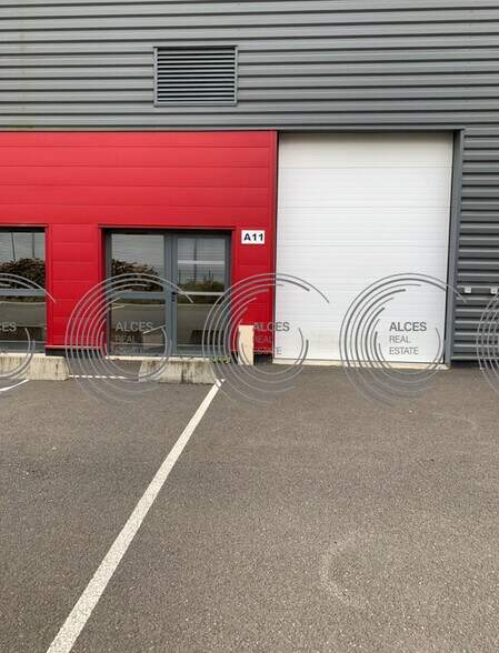 Local d’activités dans Saint-Jean-d'Illac à louer - Photo de l’immeuble – Image 2 sur 2