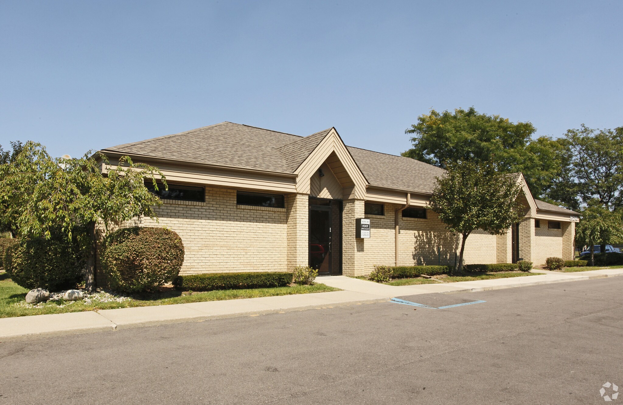 35210 Nankin Blvd, Westland, MI à vendre Photo principale– Image 1 sur 3