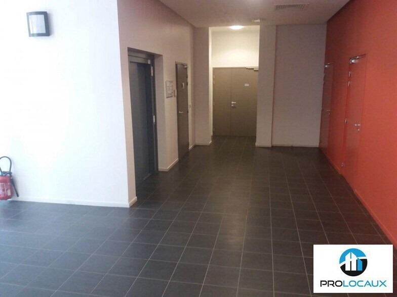 Bureau dans Tullins à louer - Photo de l’immeuble – Image 3 sur 3