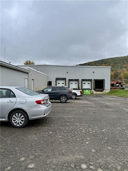 145 Philo Rd, Horseheads, NY à louer - Photo de l’immeuble – Image 1 sur 33