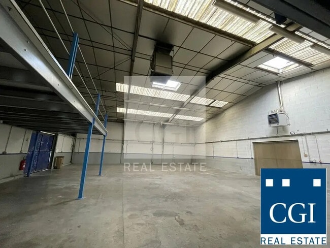 Plus de détails pour Local d'activités à louer