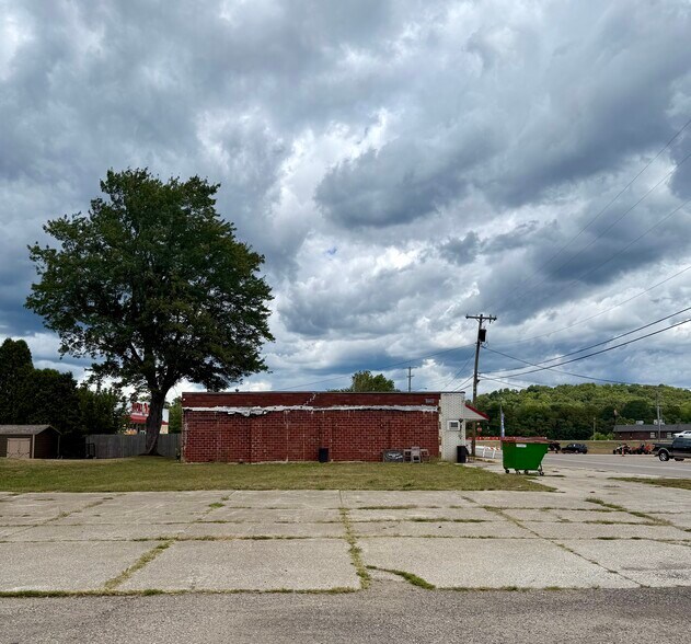 633 Wilson st, Malvern, OH à vendre - Photo principale – Image 1 sur 3