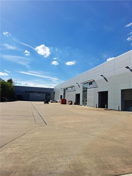 Chippenham Dr, Milton Keynes à louer - Photo de l’immeuble – Image 3 sur 4